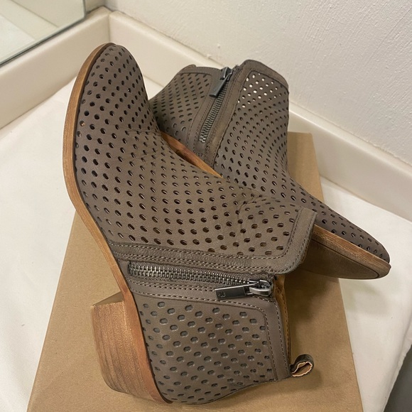 Lucky Brand Basel Leather Ankle Bootie 7.5 - Picture 7 of 8